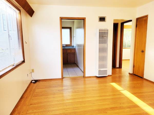 Listing photo 1 of 5
