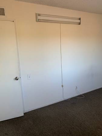 Listing photo 1 of 4