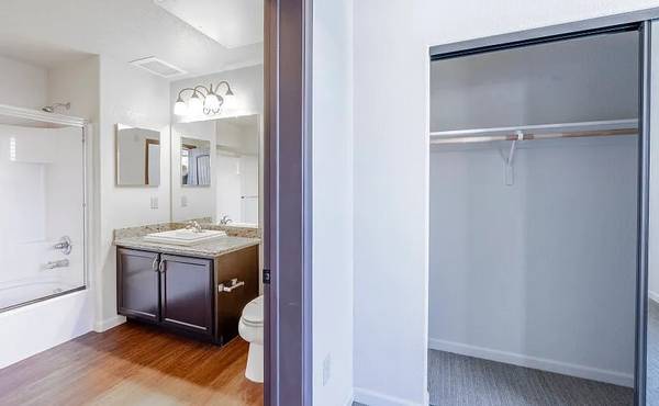 Listing photo 1 of 4