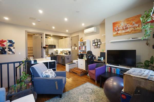 Listing photo 1 of 5