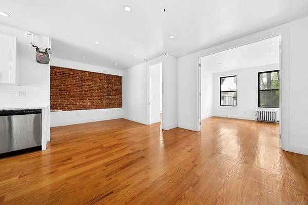 Listing photo 1 of 5