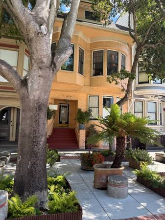 Listing photo 1 of 5