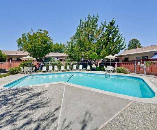 Listing photo 1 of 5