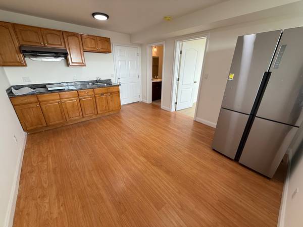 Listing photo 1 of 5