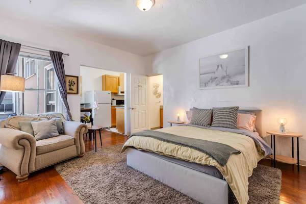 Listing photo 1 of 5