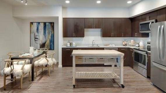 Listing photo 1 of 5