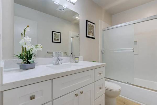 Listing photo 1 of 3