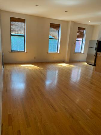 Listing photo 1 of 4