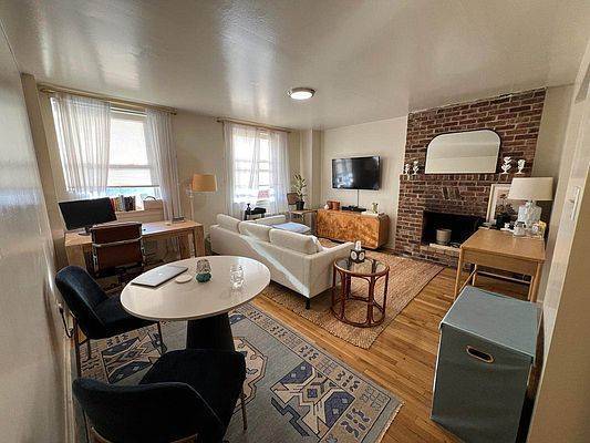 Listing photo 1 of 5