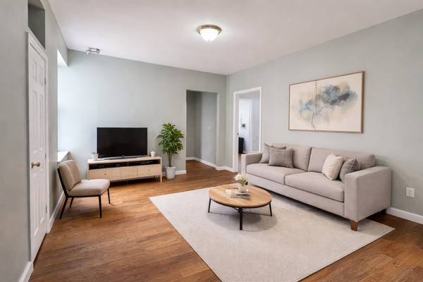 Listing photo 1 of 5