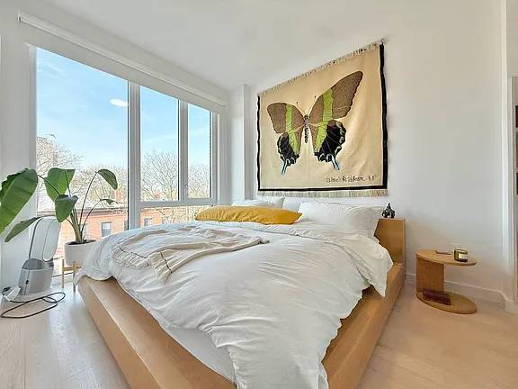 Listing photo 1 of 5