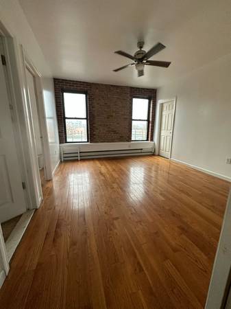 Listing photo 1 of 4