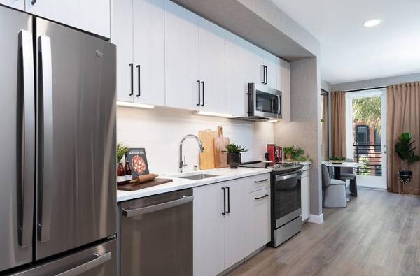 Listing photo 1 of 5