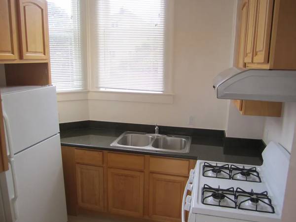 Listing photo 1 of 4