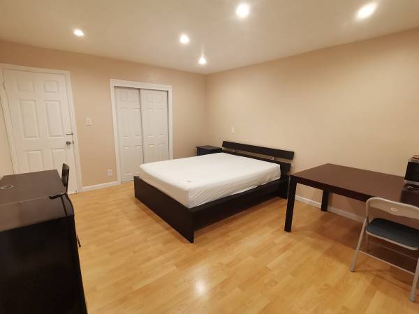 Listing photo 1 of 5