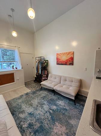 Listing photo 1 of 5