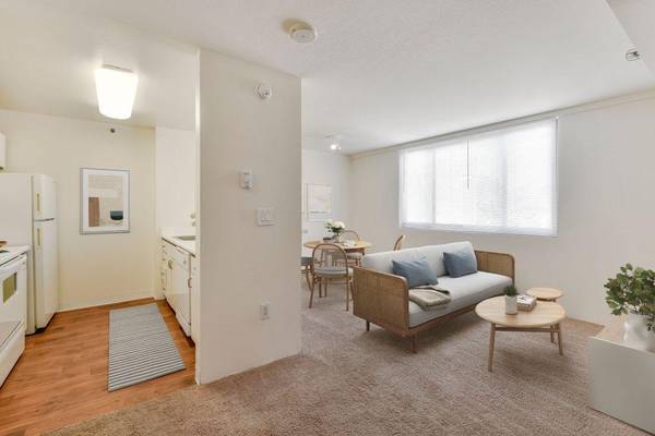 Listing photo 1 of 5