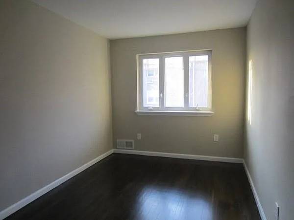 Listing photo 1 of 3