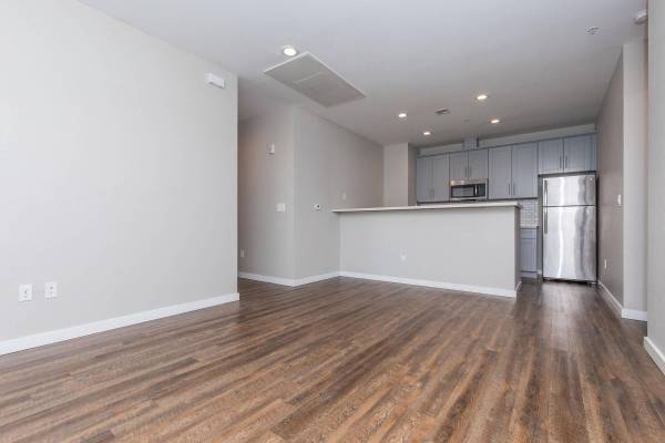 Listing photo 1 of 5