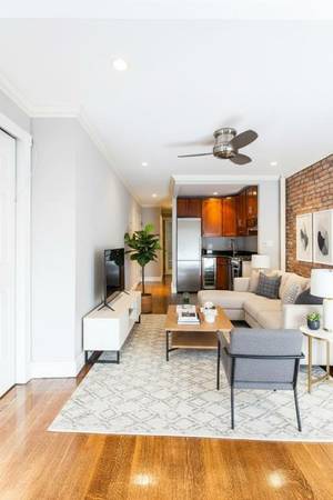 Listing photo 1 of 4