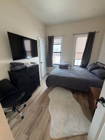 Listing photo 1 of 5