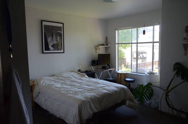 Listing photo 1 of 5