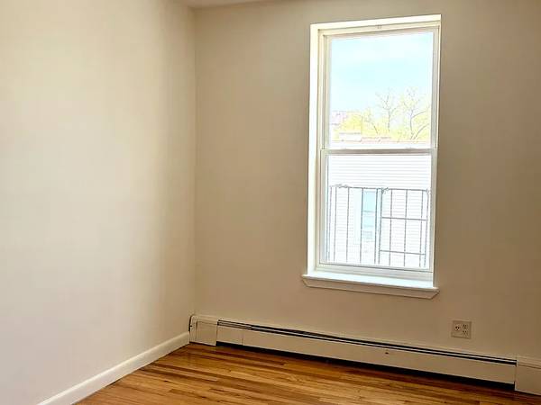 Listing photo 1 of 5