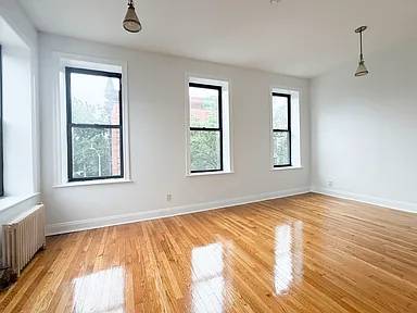 Listing photo 1 of 5
