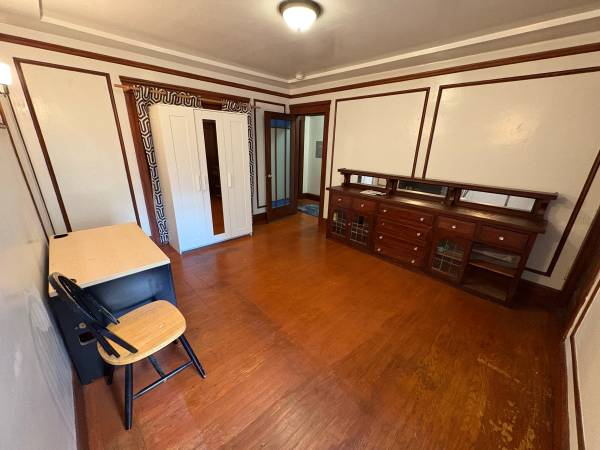 Listing photo 1 of 4