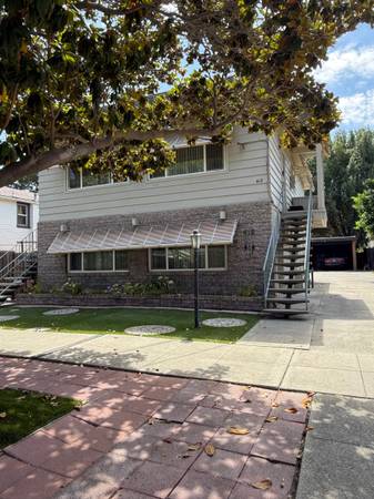 Listing photo 1 of 5