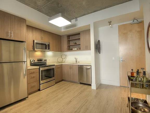 Listing photo 1 of 5