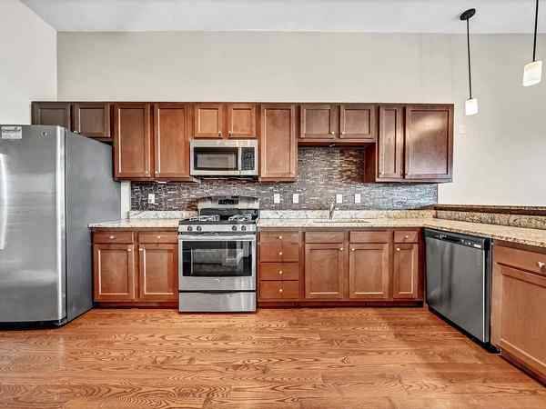 Listing photo 1 of 4