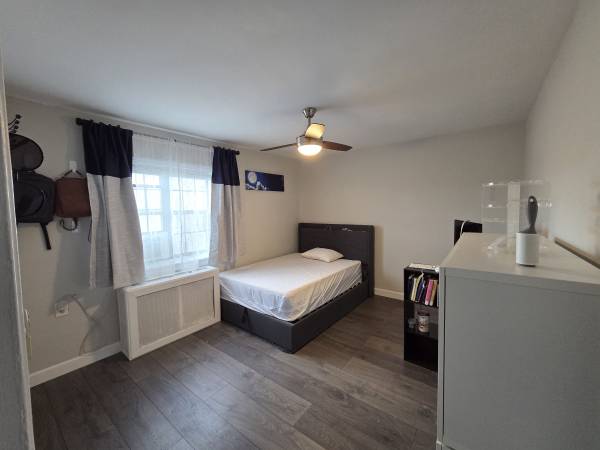 Listing photo 1 of 5