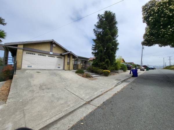 Listing photo 1 of 5