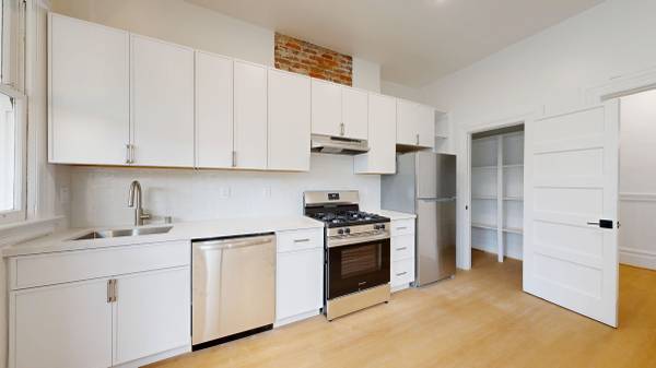 Listing photo 1 of 5