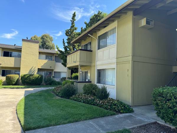 Listing photo 1 of 5