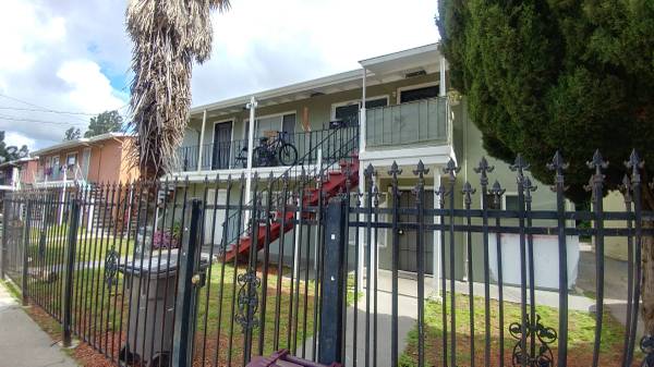 Listing photo 1 of 5