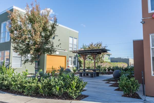 Listing photo 1 of 5