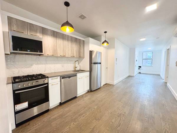 Listing photo 1 of 5