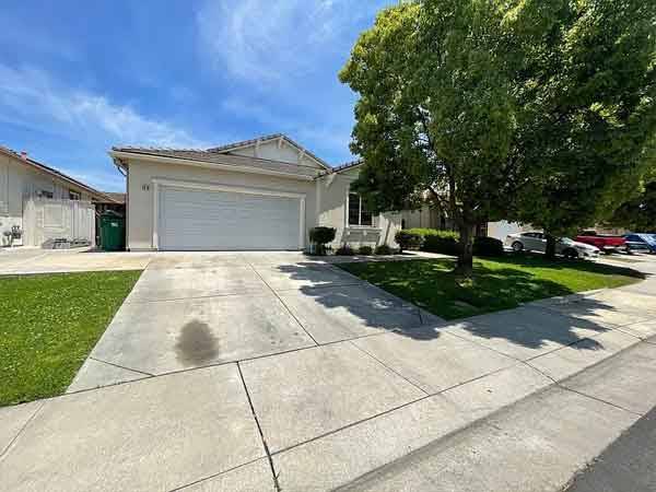 Listing photo 1 of 4