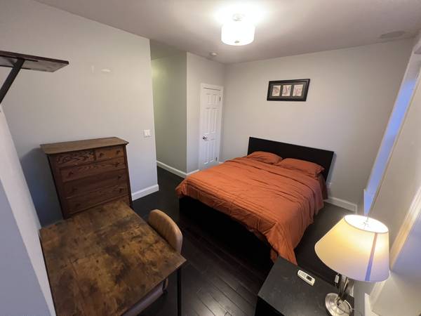 Listing photo 1 of 5