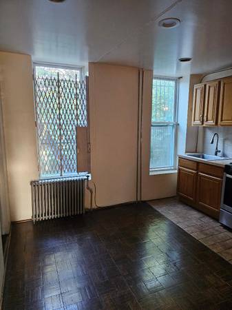 Listing photo 1 of 5