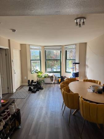 Listing photo 1 of 5
