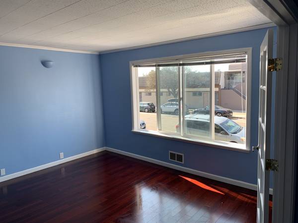 Listing photo 1 of 5