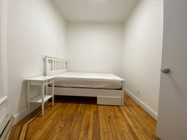 Listing photo 1 of 5