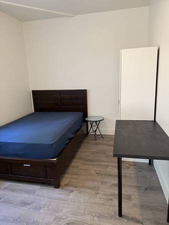 Listing photo 1 of 3