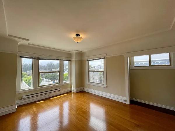 Listing photo 1 of 5