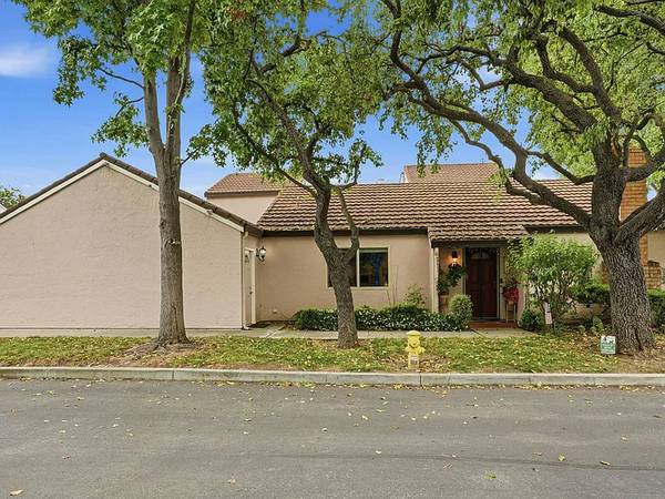 Listing photo 1 of 5