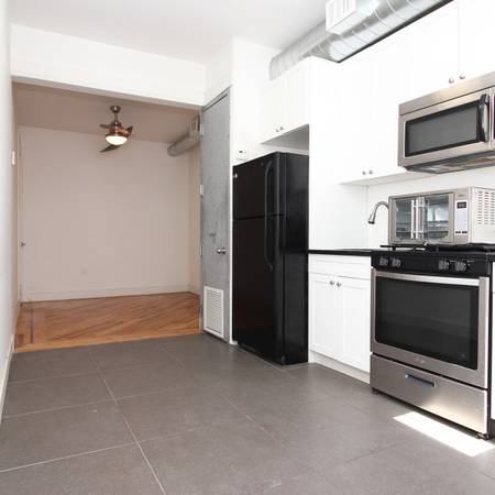 Listing photo 1 of 10