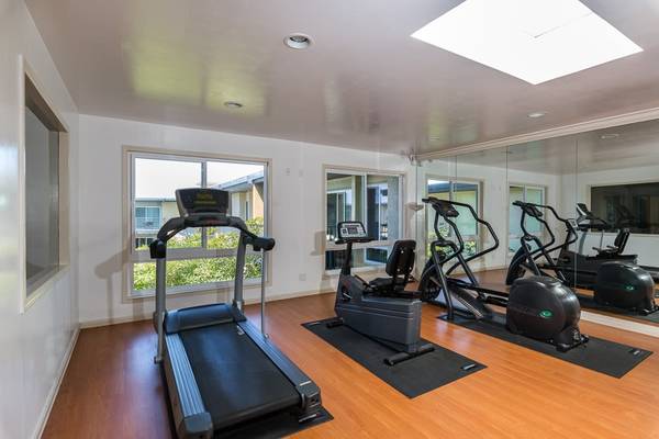 Listing photo 1 of 5